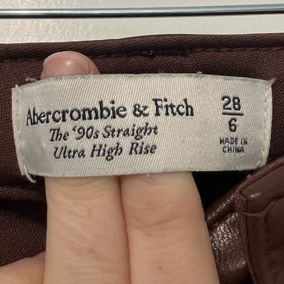 Abercrombie & Fitch Vegan Leather 90s Straight Ultra High Rise Pant - Picture 8 of 9